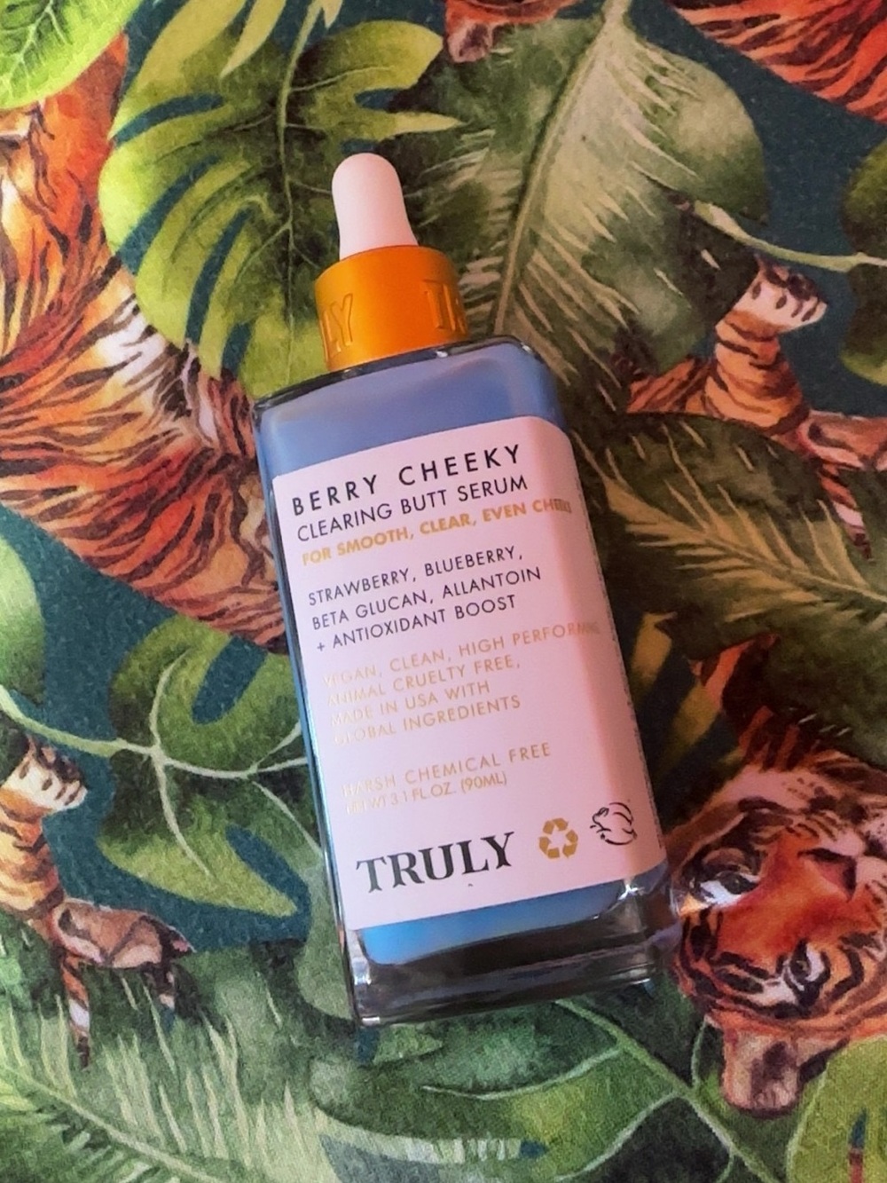 TRULY Berry Cheeky Clearing Butt Serum - Blue with Gold Dropper - Picture 2 of 2